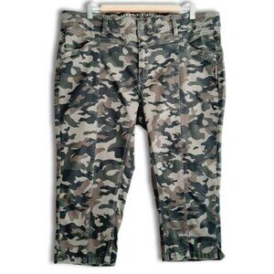FRANKIE & STELLA Camo Capri Crop Casual Pants Green Sz 18